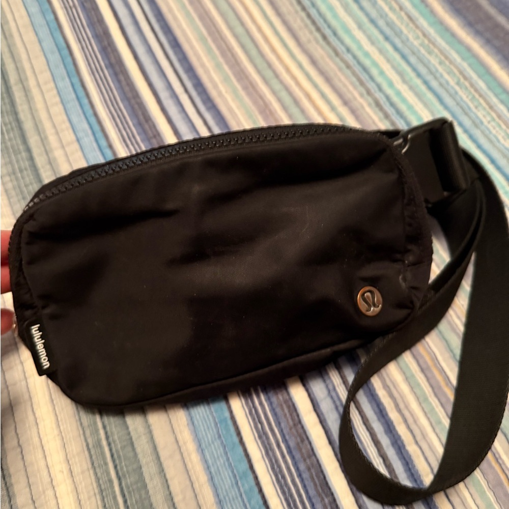 lululemon athletica Men's Black Belt Bag